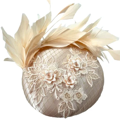 Lacey Fascinator with Faux Feather - Image 3